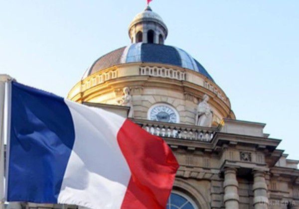 Парламент Франції продовжив режим надзвичайного стану до 15 липня 2017 року,. Рішення Нацзборів має затвердити Сенат у четвер, 15 грудня.