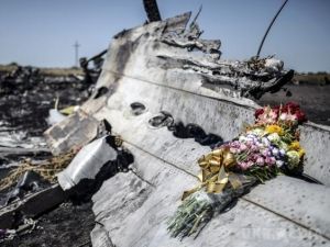 Справа рейсу MH17 зрушила з мертвої точки: слідство встановило 100 осіб, причетних до краху літака. Права рука Генерального прокурора Дмитро Сторожук повідомив, що слідство вже провело ідентифікацію 100 осіб.