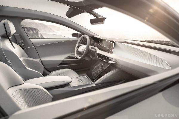 Дебютував Lucid Air китайсько-американський конкурент «Тесли». Електричний седан Lucid Air зможе розганятися до 315 кілометрів на годину.