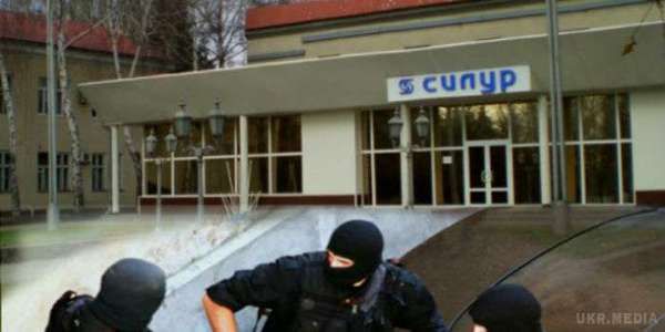 Бойовики  захопили завод-гігант на Донбасі (ВІДЕО).  Мова йде про завод "Стальканат-Силур" що у Харцизьку. 
