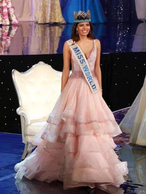 Пуерториканка Стефані дель Валле стала "Міс Світу-2016" (фото). Фінал відбувся в неділю, 18 грудня, в комплексі MGM National Harbo в американському штаті Меріленд. Корону 19-річна дівчина отримала з рук переможниці минулого року іспанки Мірей Лалагуни.