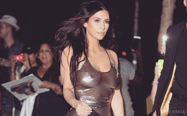 Прощай, депресія! Папарацці зловили Кім Кардашьян на вулицях Лос-Анджелеса. Вже майже три місяці зірка реаліті-шоу Кім Кардашьян (Kim Kardashian) не з'являлася онлайн ні, ні в світі.
