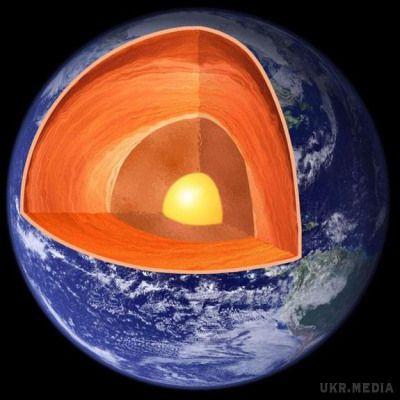 Геофізики виявили в ядрі Землі залізний струмінь. На думку дослідників, струмінь впливає на магнітне поле планети.