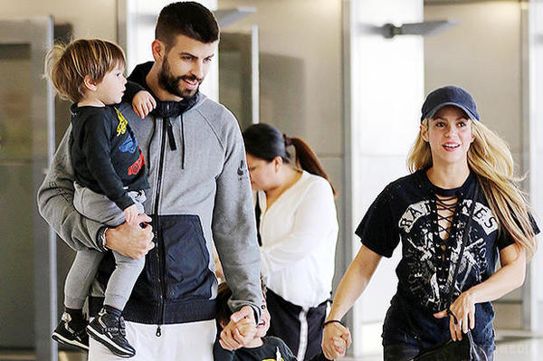 Шакіра показала, як виглядає щаслива сім'я (фото). Співачка Шакіра (Shakira) і її цивільний чоловік разом подорожують. Це перший сімейний відпочинок після сильної застуди маленького сина.