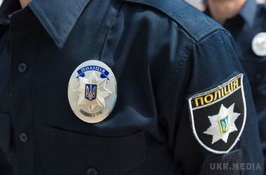  У Вінницькій області поліцейський покінчив життя самогубством. Працівника поліції доставили в реанімаційне відділення хмельницької лікарні, чоловік помер, не приходячи до тями.