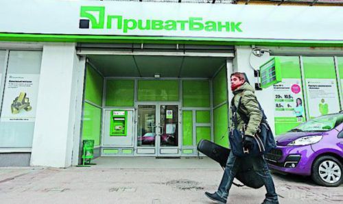 У "ПриватБанку" розповіли, в яких випадках розсекречуватимуть податківцям рахунки клієнтів. Українці побоюються, що державний банк передасть органам контролю всю інформацію щодо банківських рахунків. 