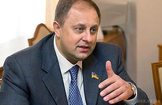 СБУ впіймала офіцера ЗСУ, котрий продав РФ десятки секретних документів. За словами Грицака, військова контррозвідка встановила, що капітан 1 рангу був завербований головним Розвідуправлінням Генштабу РФ в 2015 році.