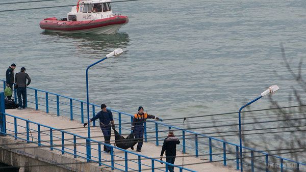 На дні Чорного моря виявили уламки, які можуть належати Ту-154 - ЗМІ. Водолази виявили на дні Чорного моря уламки, які можуть належати російському літаку Ту-154, що розбився 25 грудня