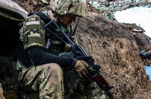 Бойовики ігнорують перемир'я, 26 обстрілів за добу. За даними штабу, обстановка в зоні бойових дій залишається складною і неспокійною. 