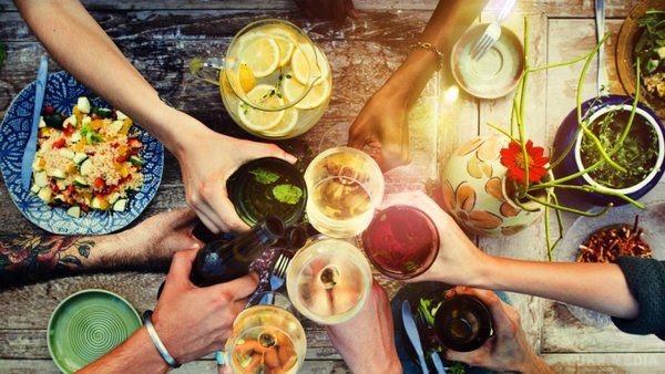 Вчені виявили зв'язок алкоголізму та дієт. Команда американських науковців виявили, що суворі дієти можуть призвести до алкоголізму.