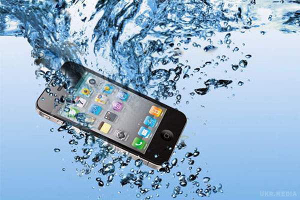 Ефективні способи: як "реанімувати" впавший у воду смартфон. Як "оживити" намочений телефон.
