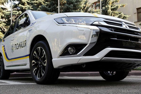Mitsubishi знизила ціну на авто для патрульної поліції до 49 тисяч доларів. Глава МВС Арсен Аваков заявив, що японський автоконцерн Mitsubishi погодився знизити ціну на автомобілі для патрульної поліції, враховуючи ситуацію в Україні. 