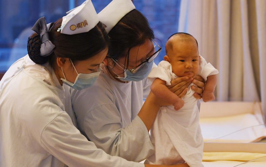 Китаянка стала матір'ю в 64 роки. Мешканка провінції Цзілінь (Китай) у віці 64 років народила абсолютно здорового хлопчика. 