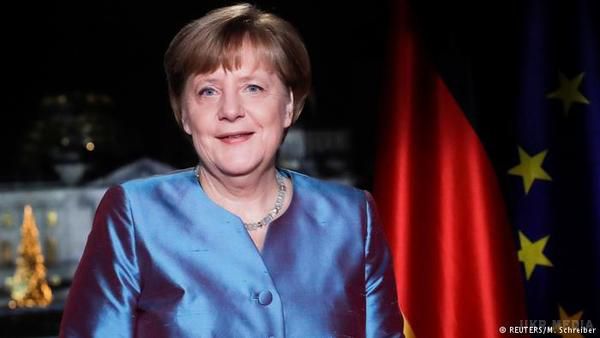 Меркель у новорічному зверненні до німців: Зберігайте оптимізм. Канцлер ФРН Ангела Меркель у своєму новорічному зверненні побажала жителям Німеччини зберігати оптимізм, незважаючи на всі існуючі загрози. 