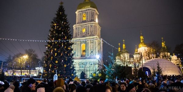 Нацполіція: Новорічна ніч в Україні пройшла спокійно. Всього в ніч з 31 грудня на 1 січня в Україні відбулося 680 новорічних масових заходів.