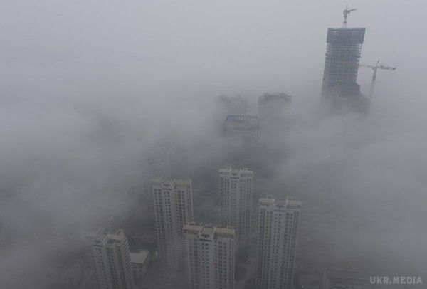 Понад 216 рейсів були скасовані в аеропорту китайського Тяньцзіня із-за найсильнішого смогу. Щонайменше 216 рейсів були скасовані в аеропорту китайського Тяньцзіня із-за найсильнішого смогу.