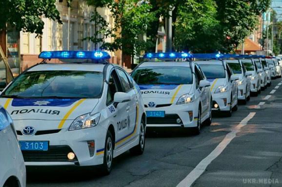 Десять екіпажів патрульної поліції у Львові переслідували п'яного водія (Відео). Вночі на 31 грудня львівські патрульні близько 15 км переслідували п'яного водія, який не реагував на вимоги зупинитися.