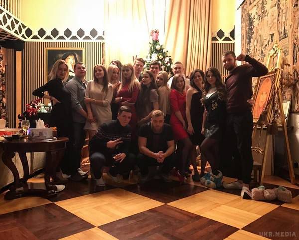 Микита Пресняков влаштував грандіозну вечірку в будинку Алли Пугачової. Новий рік Микита Пресняков провів в будинку, який йому нещодавно презентувала знаменита бабуся.