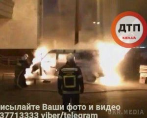 Біля станції метро вибухнув мікроавтобус. У Києві біля метро "Лук'янівська" вибухнув мікроавтобус