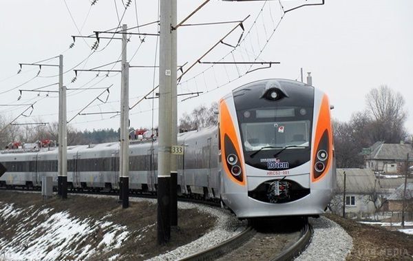 Новий поїзд до Польщі збив пенсіонера. Медики виявили у потерпілого травму хребта та інсульт.