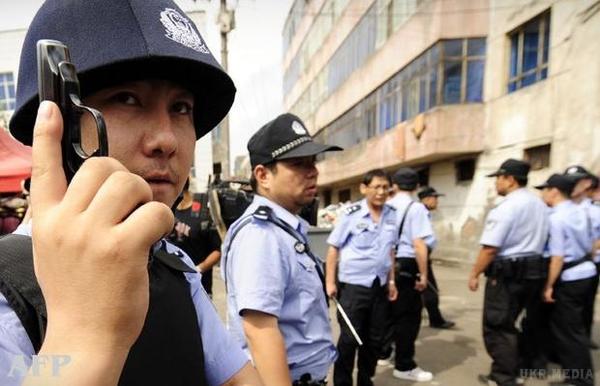 У Китаї озброєний чоловік атакував дитсадок: поранено 11 дітей. У КНР 41-річний чоловік переліз через огорожу дитсадка і з ножем накинувся на дітей. 11 дітей травмовано.