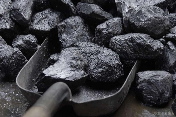 Бойовики "ЛНР" беруть собі майже половину вартості вугілля, що поставляється "Центренерго". У так званій "ЛНР" отримують в якості "податків" близько 47% від вартості антрациту, що поставляється з окупованої частини Донбасу на адресу державної енергогенеруючої компанії ПАТ "Центренерго"