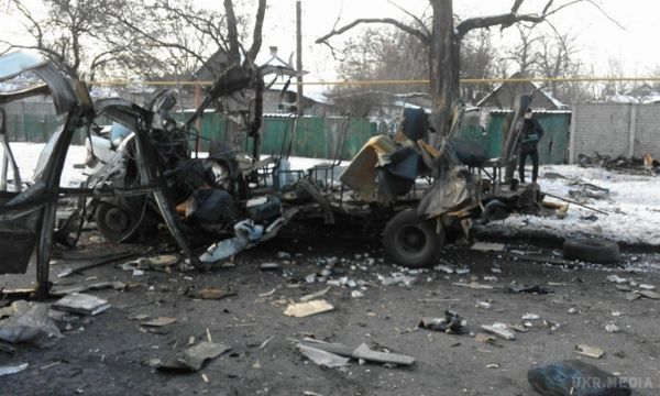 В окупованому Донецьку підірвали Mercedes. На жаль, причини вибуху поки невідомі.