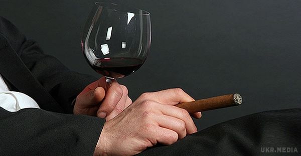 П'ять найпоширеніших міфів про куріння. Подібні міфи настільки глибоко в'їлися у свідомість людей, що з більшістю з них знайомі навіть ті, хто взагалі ні разу в житті не торкався до сигаретній пачці.