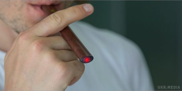 Електронні сигарети погіршують якість сперми - фахівці. Вчені Університетського коледжу Лондона з'ясували, що електронні сигарети сприяють уповільненню руху сперматозоїдів.