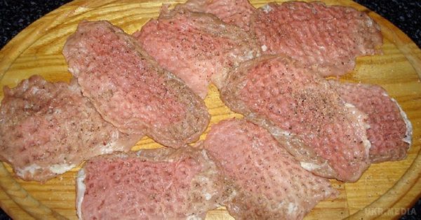 Невелика хитрість допомогла приготувати найкраще на світі «М'ясо по-французьки»! Записуй... На 100 г цієї ніжної страви припадає всього 105 калорій!