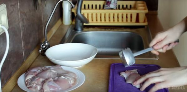 Невелика хитрість допомогла приготувати найкраще на світі «М'ясо по-французьки»! Записуй... На 100 г цієї ніжної страви припадає всього 105 калорій!