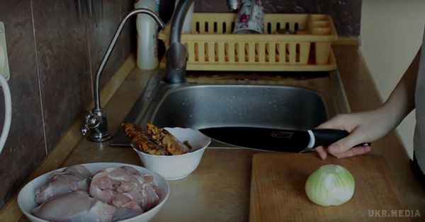 Невелика хитрість допомогла приготувати найкраще на світі «М'ясо по-французьки»! Записуй... На 100 г цієї ніжної страви припадає всього 105 калорій!