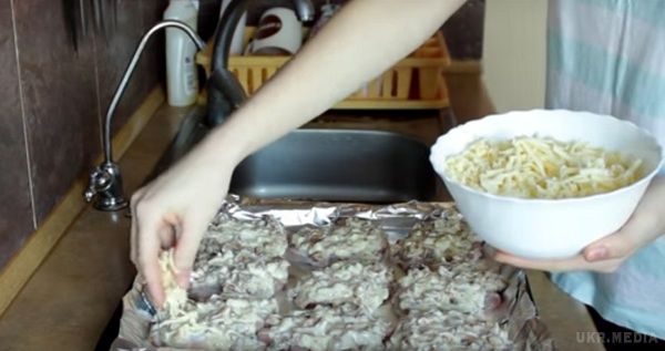 Невелика хитрість допомогла приготувати найкраще на світі «М'ясо по-французьки»! Записуй... На 100 г цієї ніжної страви припадає всього 105 калорій!