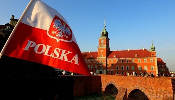 На мапі Польщі з'явились нові міста. 1 січня 2017 на адміністративній мапі Польщі з'єднання явилися чотири нових міста. 