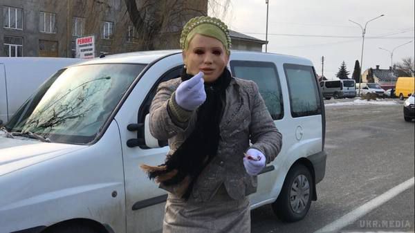 З Тимошенко зробили головного представника нечистої сили. Нардеп показав, як українці Буковини колядують на Різдво.
