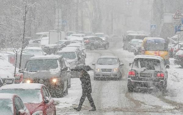 Невтішний прогноз погоди по Києву. Синоптики прогнозують ускладнення погоди. 8 січня в столиці очікуються снігопади, хуртовини і пориви вітру 15-20 м/с.