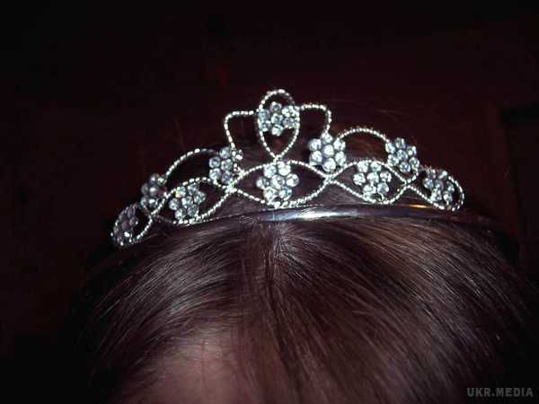 Ось від чого доведеться  відмовитися, щоб стати принцесою!!! - нелегка доля Кейт Міддлтон. 10 обов'язкових правил...виявляється, корона принцеси не така вже й легка ноша!