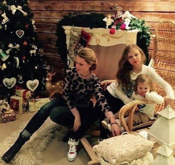  Телеведуча Ольги Фреймут порадувала  фанатів показавши фото своїх дітей. Популярна  телеведуча Ольга Фреймут вирішила привітати передплатників в соціальній мережі Instagram з різдвяними святами.