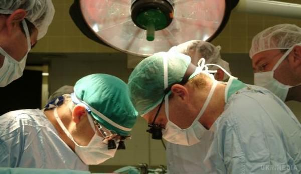 "До такого могли додуматися тільки євреї!": В Ізраїлі пацієнтові трансплантували його власне серце, видалене два роки тому. Замінивши 28-річному пацієнтові серце на штучне, ізраїльські кардіологи за 2 роки вилікували орган і вже здорове серце повернули пацієнтові.
