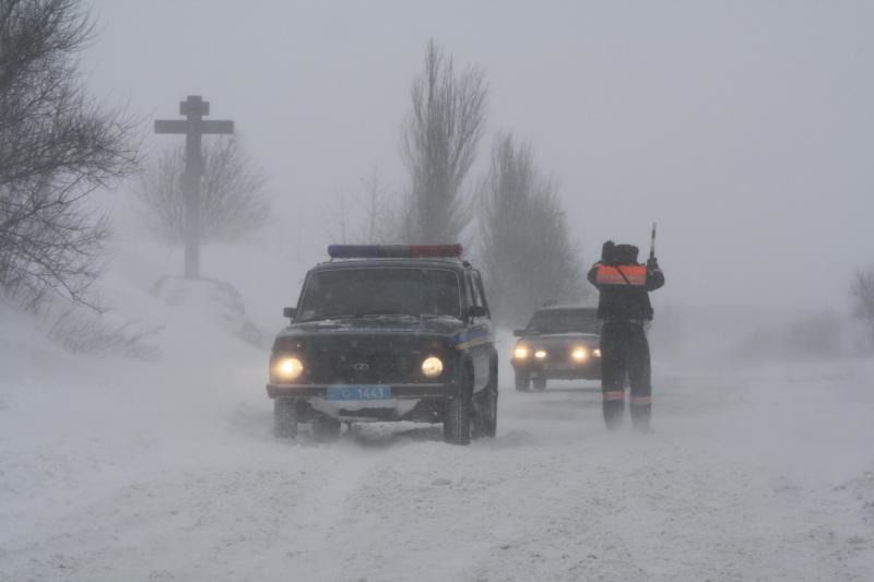За минулу добу, 7 січня,п'ятеро людей загинули і 45 постраждали на дорогах України. За минулу добу, 7 січня, в результаті ускладнених погодних умов і підвищеної аварійної ситуації на автошляхах України загинуло п'ятеро та травмовано 45 громадян,