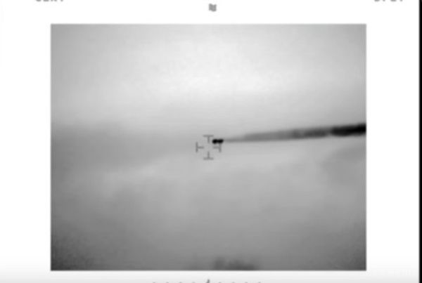Чилійські військові льотчики зняли і підтвердили зустріч з НЛО ( відео). У Чилі державний Комітет з дослідження аномальних явищ в атмосфері (CEFAA) опублікував відео, на яких видно непізнаний літаючий об'єкт (НЛО). 