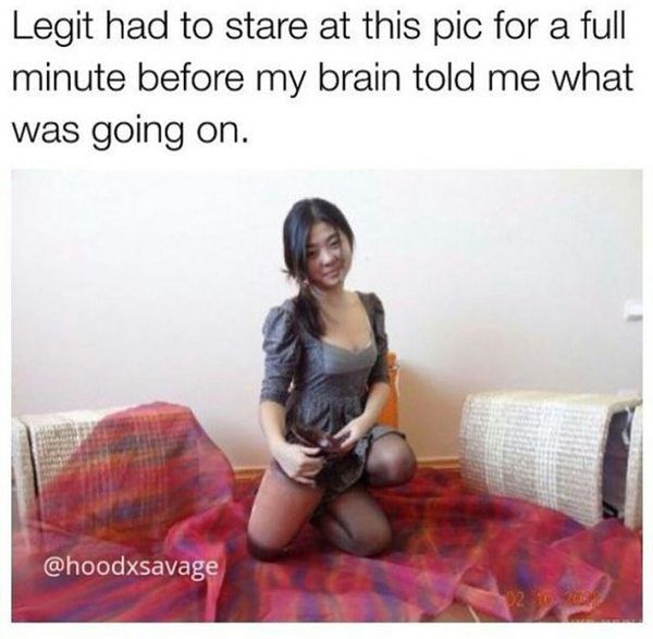 Фотографія триногої  дівчини спантеличила користувачів мережі. Користувачі форуму виявили чергову оптичну ілюзію на фотографії з дівчиною, яка на перший погляд має три ноги.