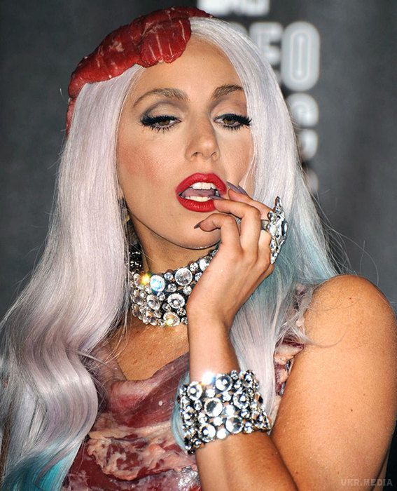 15 божевільних образів Леді Гаги (фото). Леді Гага, безумовно, дуже талановита співачка. І, мабуть, одна з найбільш екстравагантних жінок свого часу. 