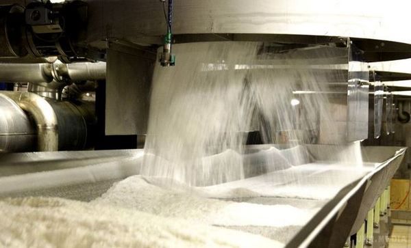 Виробництво цукру в Україні зросло на 40%. Аналітики відзначають, що минулий рік видався сприятливим для виробників цукрових буряків і цукру.