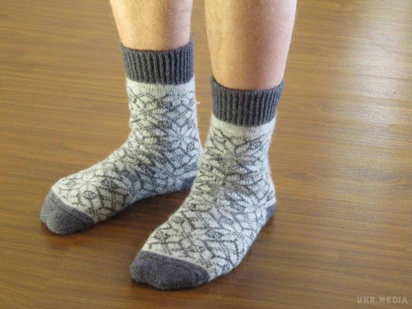 Шкарпетки допоможуть визначити рівень глюкози в крові - фахівці. Американські вчені створили гнучкі сенсори, які при приміщенні в звичайні шкарпетки допомагають людині контролювати вміст глюкози в крові. 