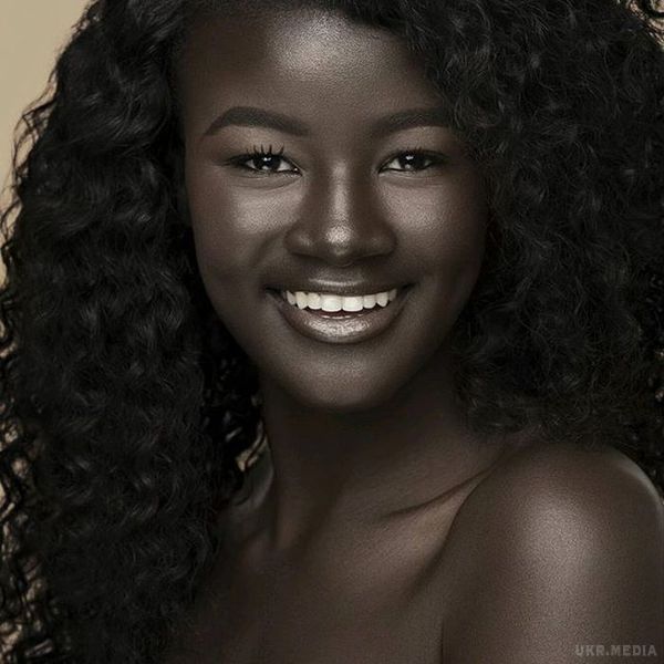 Модель з самою темною шкірою в світі (Фото). За свій колір шкіри дівчина отримала прізвисько «меланінового богиня»,