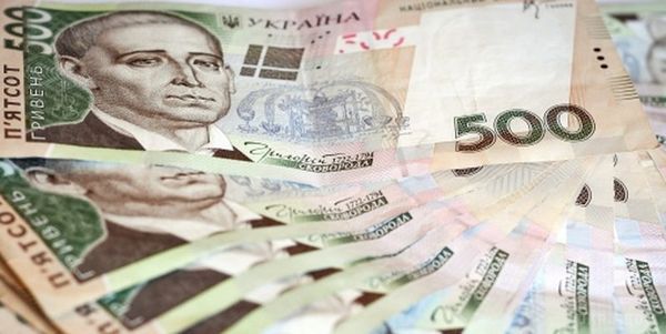 Україна може реструктуризувати внутрішній борг на 380 млрд гривень. Нацбанк підтвердив факт обговорення з Мінфіном питання реструктуризації ОВДП у своєму портфелі.