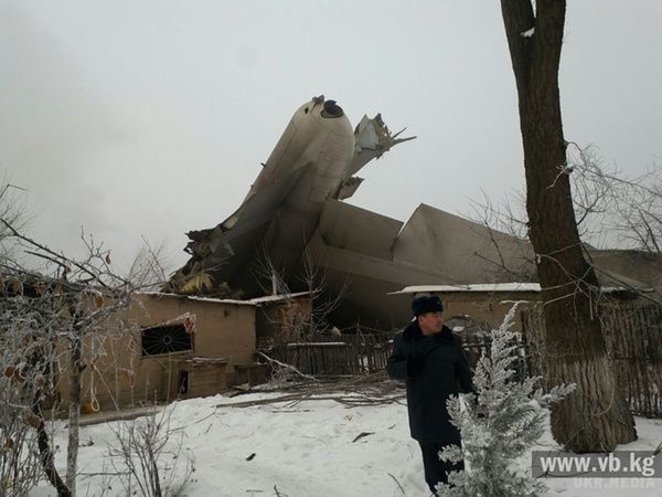 Подробиці авіакатастрофи в Киргизстані: понад 30 загиблих, 17 будинків зруйновано. З чотирьох членів екіпажу загинули троє, один був доставлений в реанімацію.