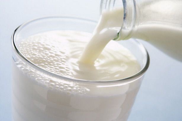  Про користь молока - правда і міфи. Французькі вчені нещодавно довели: молоко корисно в будь-якому віці.