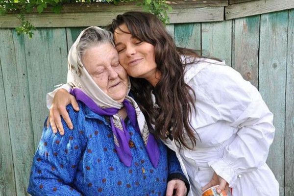 Наташа Корольова поскаржилася на неможливість поховати бабусю на Україні. За словами Корольової, її бабуся померла в Києві в середу.